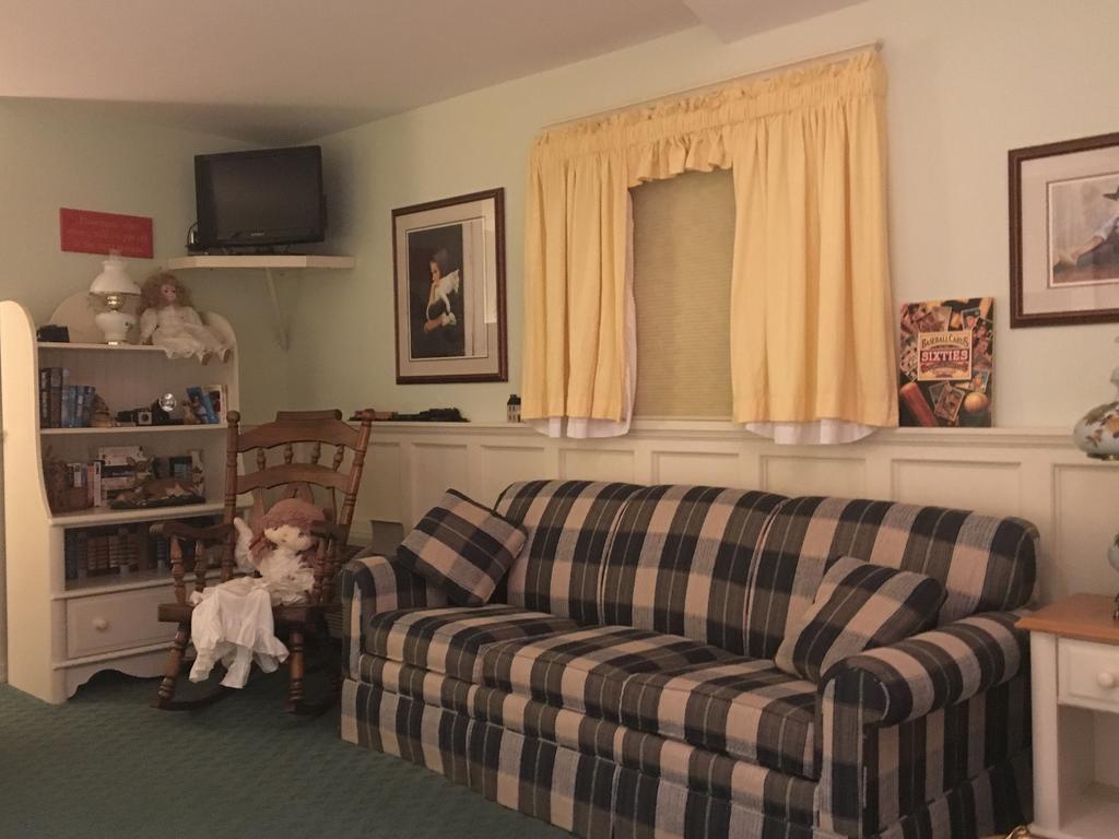 Red Barn Village Bed & Breakfast Clarks Summit Exterior photo