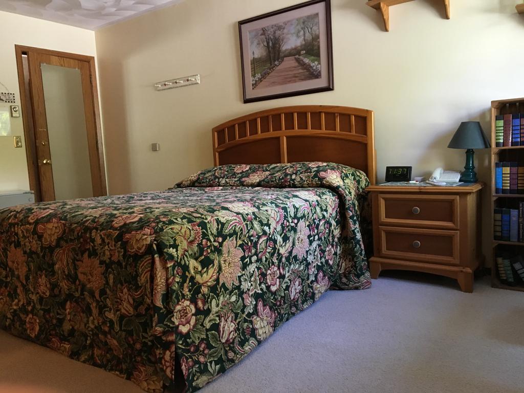 Red Barn Village Bed & Breakfast Clarks Summit Exterior photo