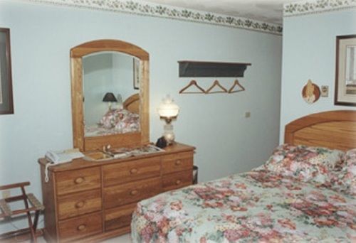 Red Barn Village Bed & Breakfast Clarks Summit Exterior photo