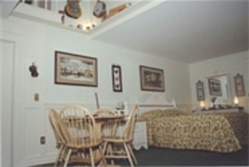 Red Barn Village Bed & Breakfast Clarks Summit Exterior photo